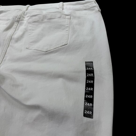 Torrid Boyfriend Jeans Distressed White Wash 24R - Picture 9 of 15